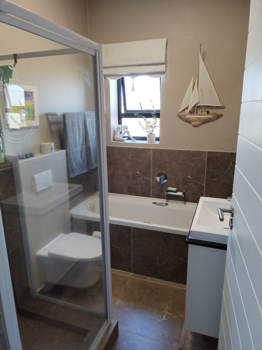 To Let 2 Bedroom Property for Rent in Waves Edge Western Cape